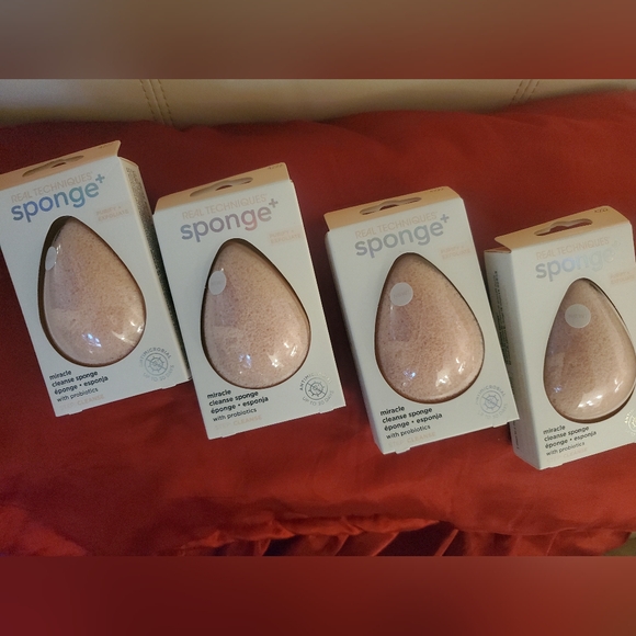 Real Techniques Sponge - Picture 2 of 5